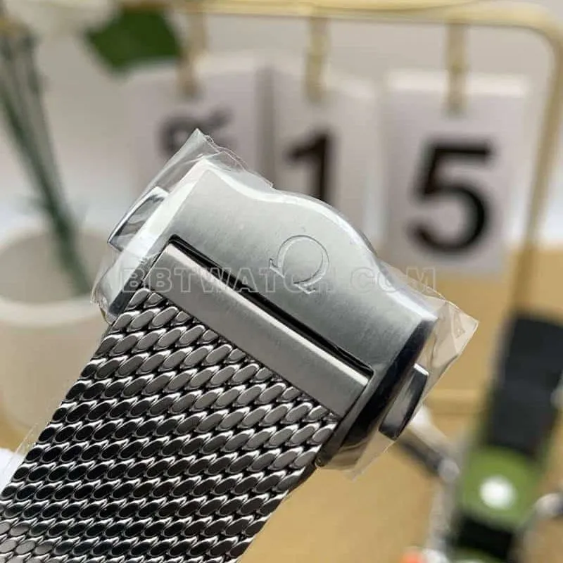 VSOmegaSeamastertop-tier replicasilver dial300m steel bracelet model 210.30.42front live photo