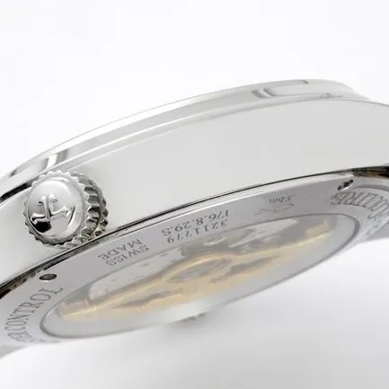 ZF Factorytop-tier replicaJaeger-LeCoultre1:1 watch men's white dial black belt mechanical leather strap Geographer Q1428421 series watch front view