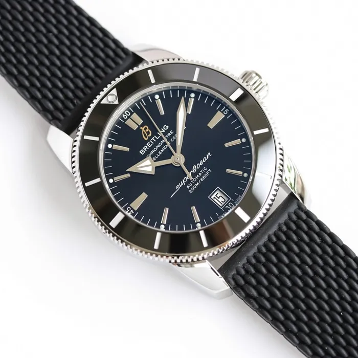 top-tier watch Breitling men's black dial super ocean culture series mechanical leather strap watch detail shots