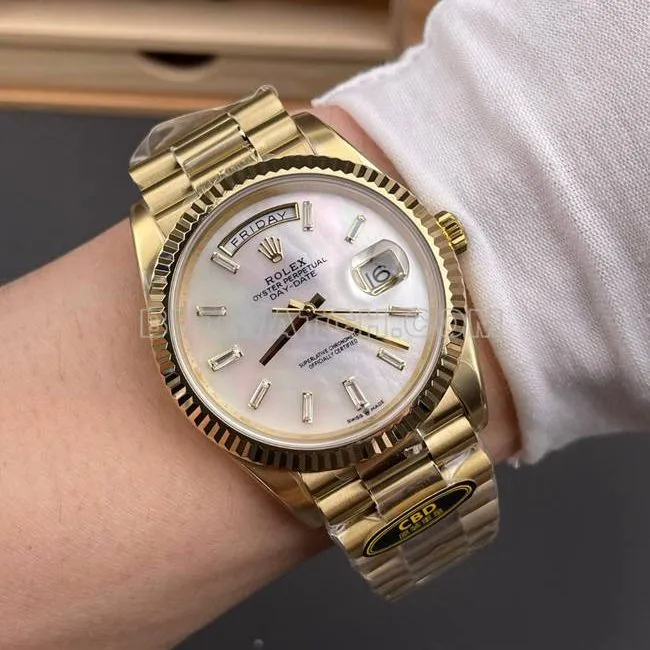 1:1replica watch CBD factory Day-DateRolex3255 mechanical mother-of-pearl disc 40mmfront live photo