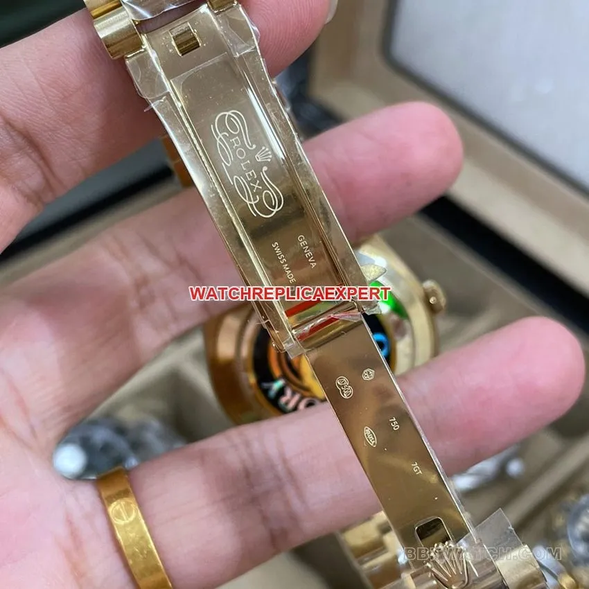 QF factory RolexDay-Date type 1:1top-tier smoked green m228238-0069front live photo