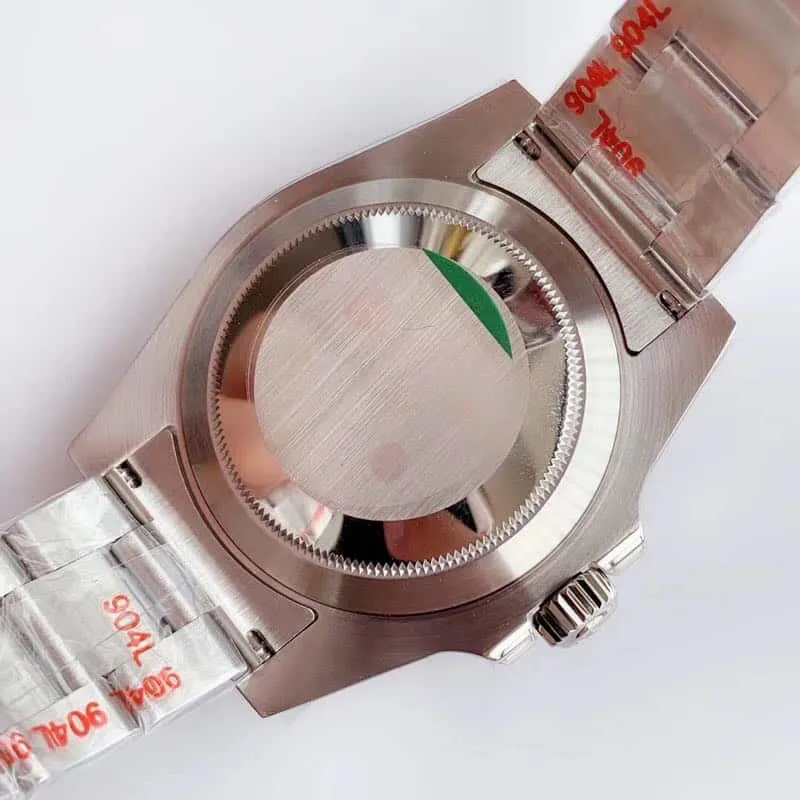 N Factory Submariner Rolex V10 is here, solving the issue of bezel fading. Front view.