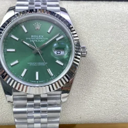 top-tier replica2022 official new product color matching RolexDatejust41mmgreen dial men's mechanical watch clasp picture