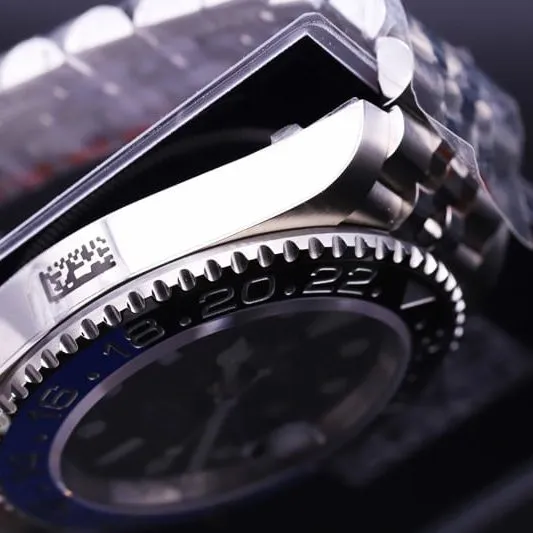 V9 FactoryRolexGMT-Master watch review Black and blue circle commemorative bracelet front view