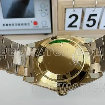 collectible watch VS FactoryRolexDay-Date mother-of-pearl yellow goldsteel braceletcaseback live photo