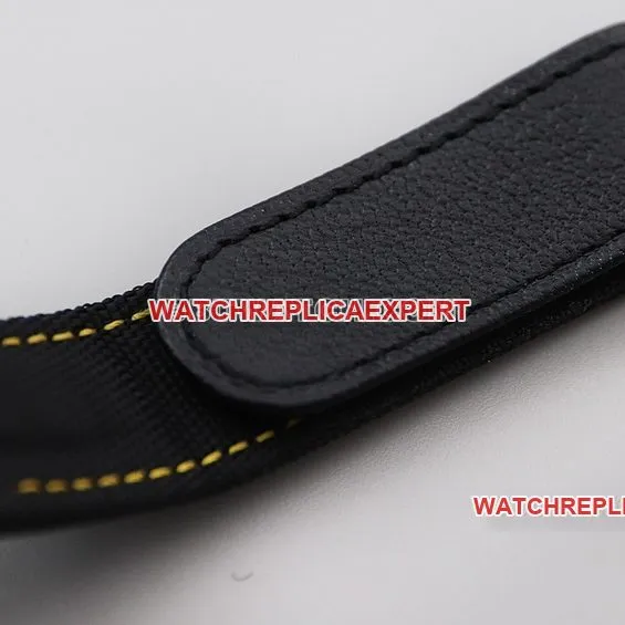 VS FactoryRolexSubmarinertop-tier replicablack dial carbon fiber yellow circle leather strap front live photo