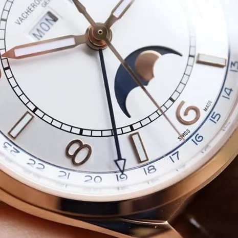 top-tier replicaVacheron Constantinhigh-quality men's white dial brown belt full date display series automatic movementleather strap watch front view
