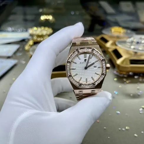 Top-tier watch Audemars Piguet men's white dial gold band Royal Oak automatic movement watch back cover picture