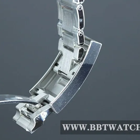 Rolextop-tier watch VS FactoryStarbucks Submariner new model 41 diameter 3235movement front view