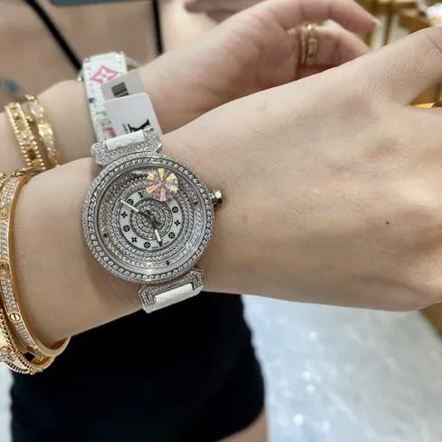 LV Louis Vuitton top-tier watch ladies dialleather strapquartz watch front view