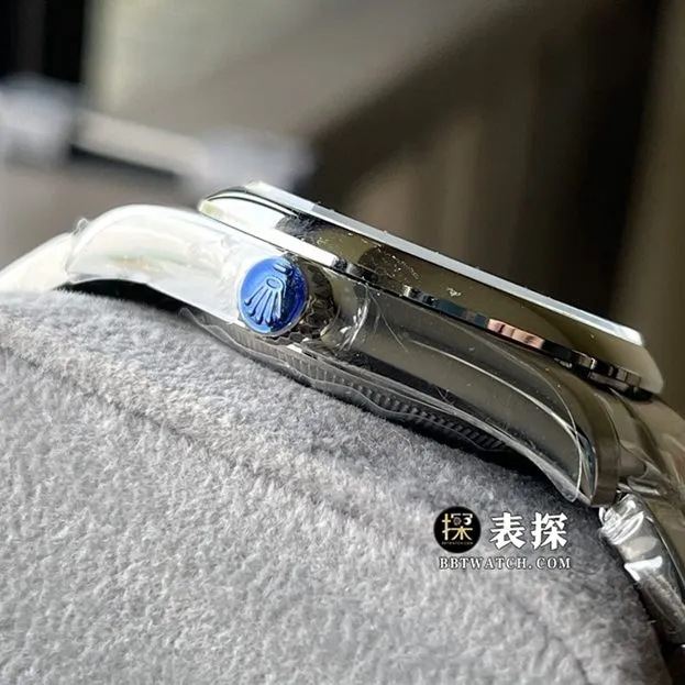 KRF Oyster Perpetual Rolex watch turquoise blue dial color balloon surface rubber model m126000-0009side live photo
