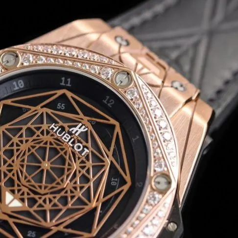 top-tier watch Hublot series tattoo OEM1:1 open mold rose goldblack dial ring diamond men's mechanical watch front view