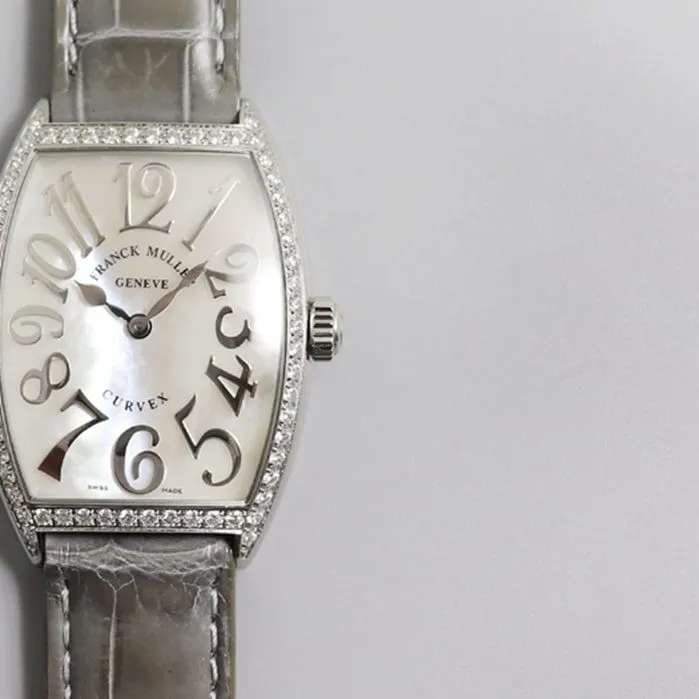 Top-tier watch Frank Muller women's white dial barrel type quartzleather strap watch front view