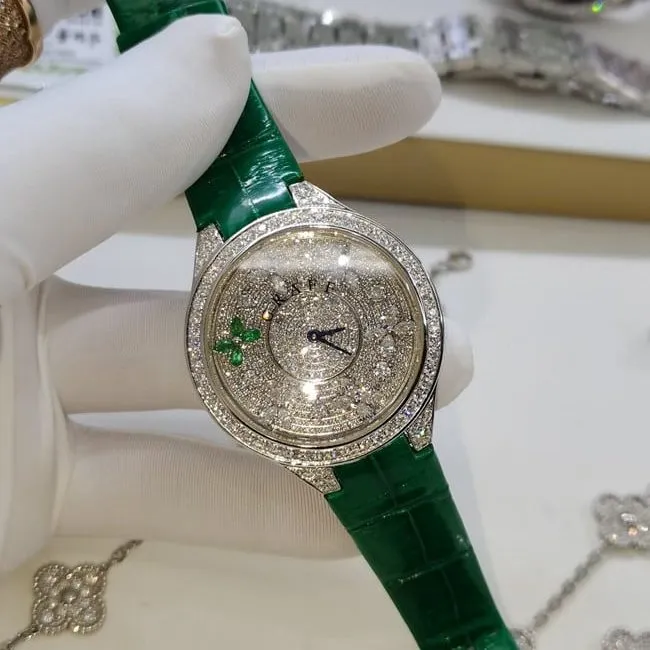 High-quality watch, women's, white dial, green strap, diamond-studded series, quartz movement, real gold, real diamonds, leather strap, watch front view