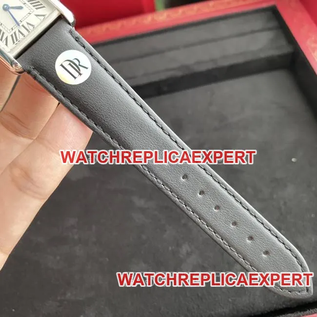 top-tier watch DR factory tank Cartierwhite dial medium quartz black braceletfront live photo