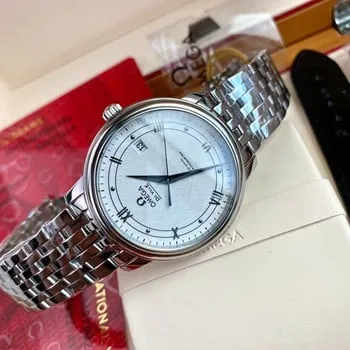 Adjusting the Time on Omega Speedmaster