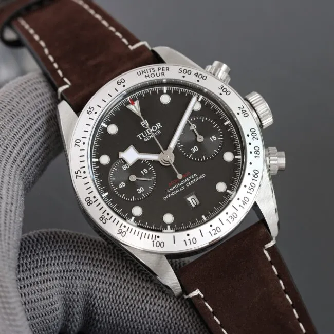 Top-tier replicaTW Tudor's latest Biwan chronograph stainless steel men's watch clasp picture
