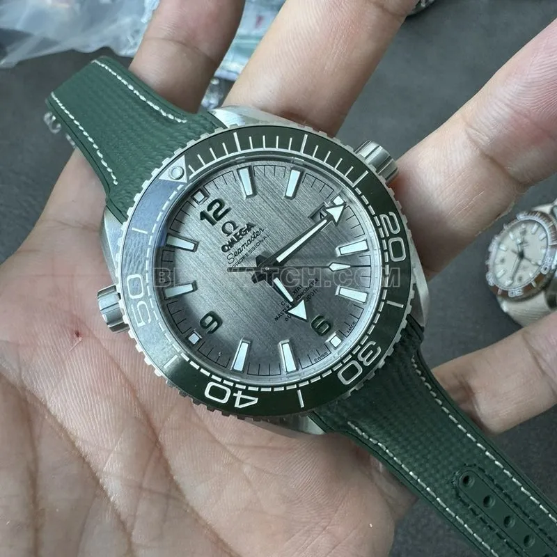 Omega VS Seamaster 215.32.44.21.06.001