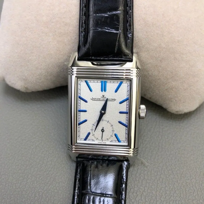 replicaJaeger-LeCoultre men's double-sided dual time zone flip watch is simple, elegant and gentle, front view