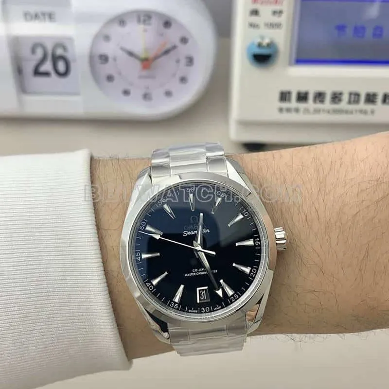VSOmegaSeamastersuper clone150m black dial220.10.41front live photo