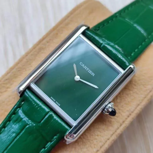 top-tiersuper clonek11Cartier's model of elegant style, front view of couple's watch