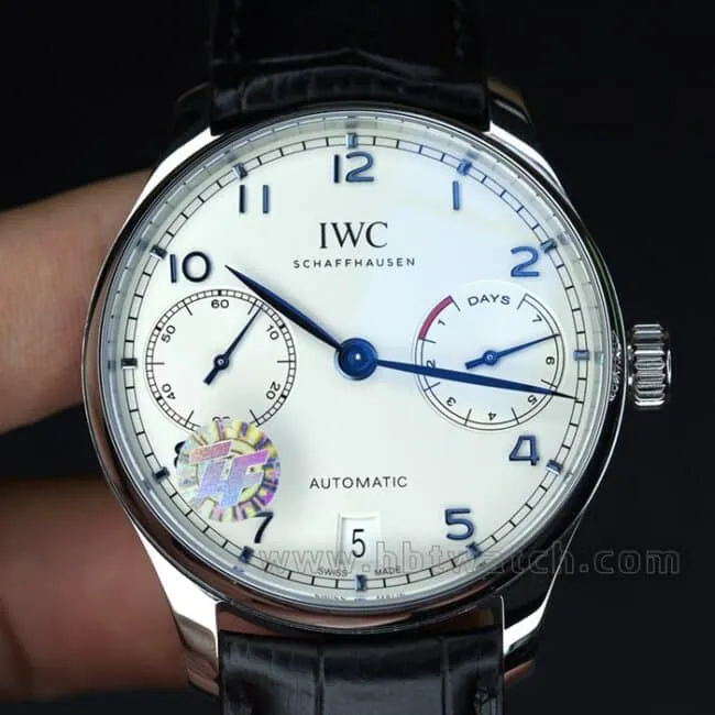 ZF Factorytop-tier watch Portuguese 7 roasted blue needle 7-day chain men's white dial black belt high-value mechanical leather strap watch side view