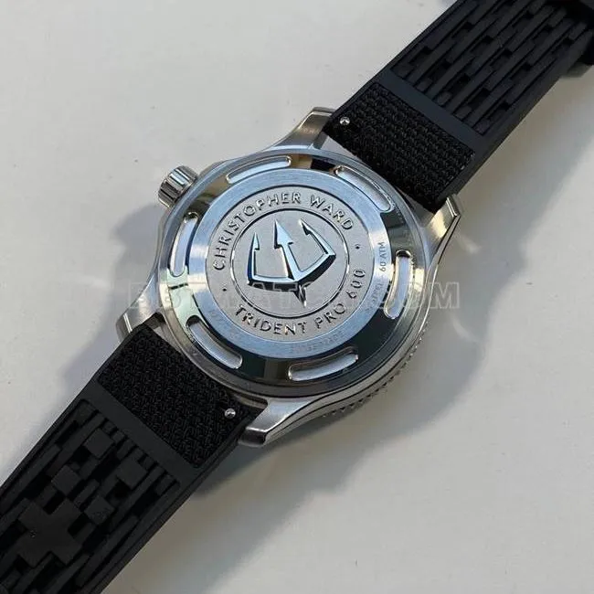 top-tier watch christopher ward black dial rubber braceletfront live photo