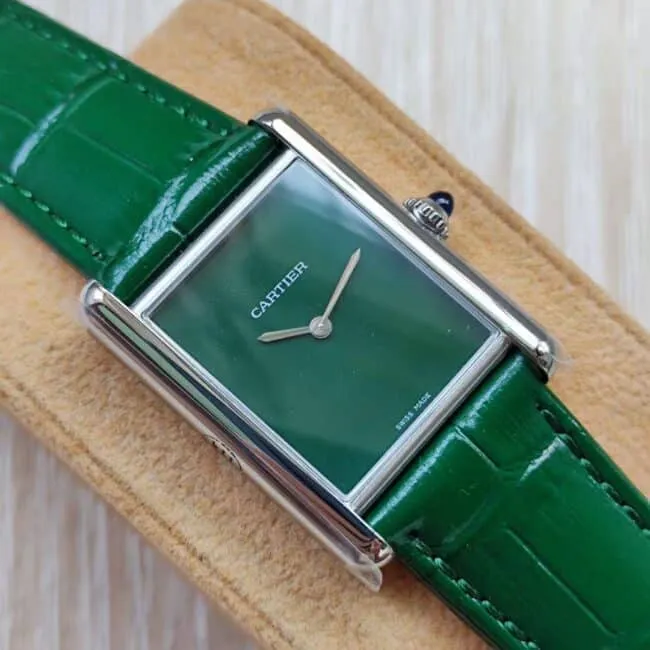 top-tiersuper clonek11Cartier's model of elegant style, front view of couple's watch