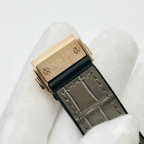 watch Hublot Big Bang Sang Bleu series automatic movement men's black dial green strap watch front view