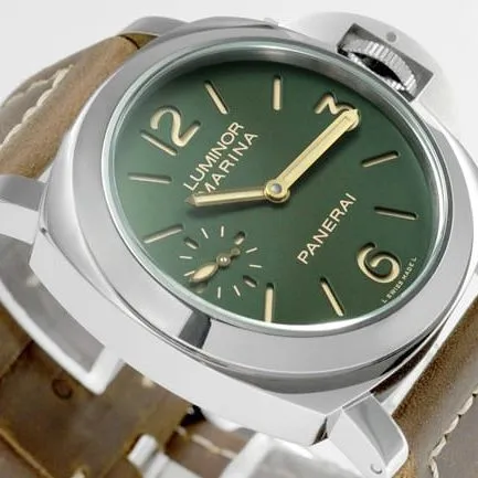 HW F factory top-tier replicaPaneraihigh-quality men's green dial brown belt manual winding leather strap watch front view