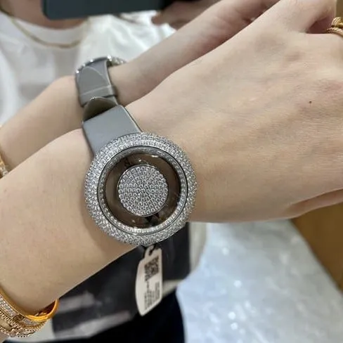 top-tier Jack treasure super clonequartzblack dial gray strap women's watch side view