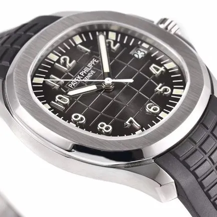ZF FactoryPatek Philippetop-tier replicahigh-quality watch men's black dialrubber strap submarine explorer series mechanical watch front view