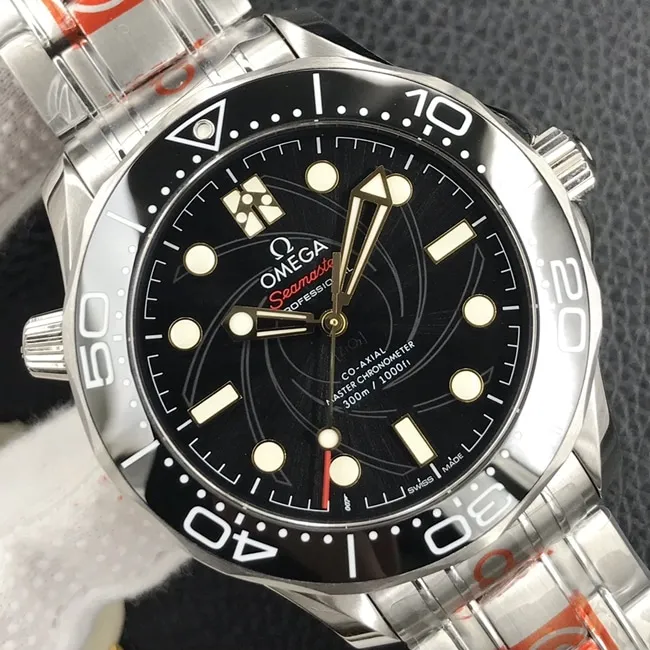 OR factory top-tier replicaOmega men's black dialsteel braceletSeamaster 300m automatic movement watch front view