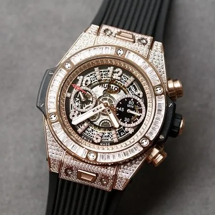 top-tier replicaHublot1:1 watch men's gold disc rubber strap full diamond v2 version BigBang series watch side view