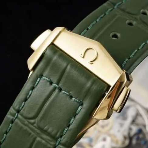 top-tier replicaRM2022 legendary space watch Omega Speedmaster series moon watch green dial front view