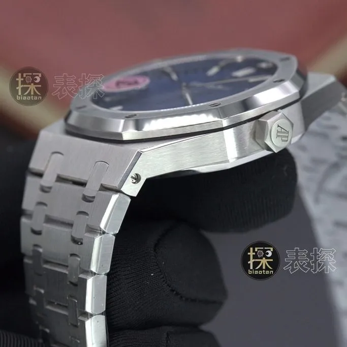 APSRoyal OakAudemars Piguet1:1replica watch lume dark blue dialsteel bracelet model 15202ST.OO.1240ST.01front live photo