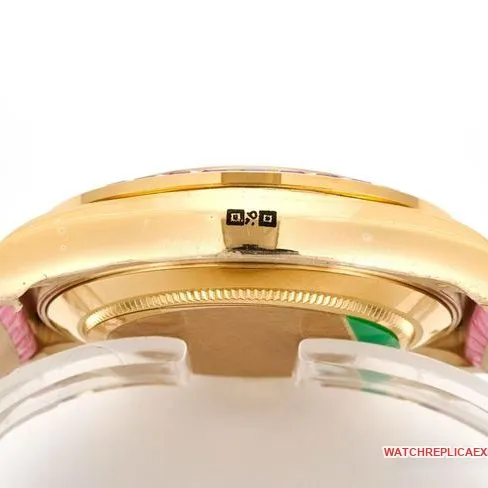 collectible watch Rolex Daytona pink mother-of-pearl dial 116519side live photo