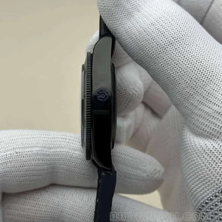 GRTudor Biwan 1:1top-tier replicablack dialleather strap model 2019 Only Watchside live photo