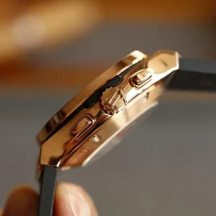 top-tier watch Hublot BIG BANG series Hublot boutique full diamond rose gold color case black belt watch front view