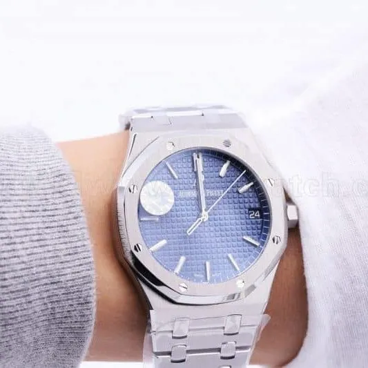 Audemars Piguet Royal Oak 15500 Review - 15400's New Generation Tough Guy Masculine Charm Watch Front View