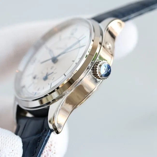 TW factory top-tier Jaeger-LeCoultre Geographer Master Series silver steel case black leather strap watch side view