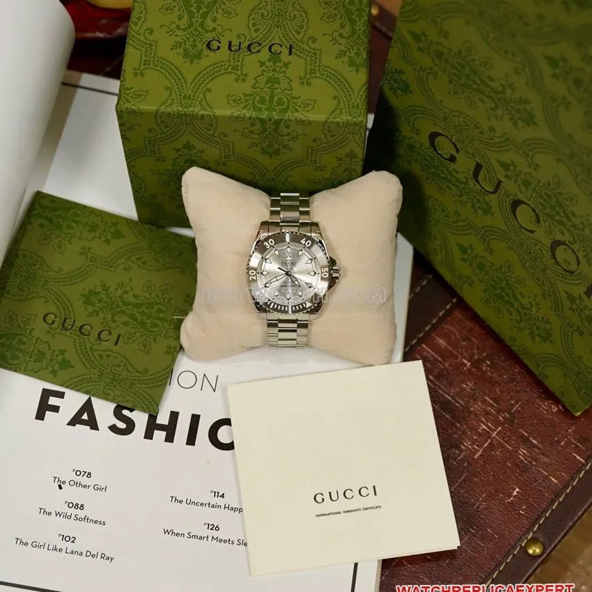 Gucci top-tier replica2024 new silver white dialsteel bracelet model YA136354front live photo