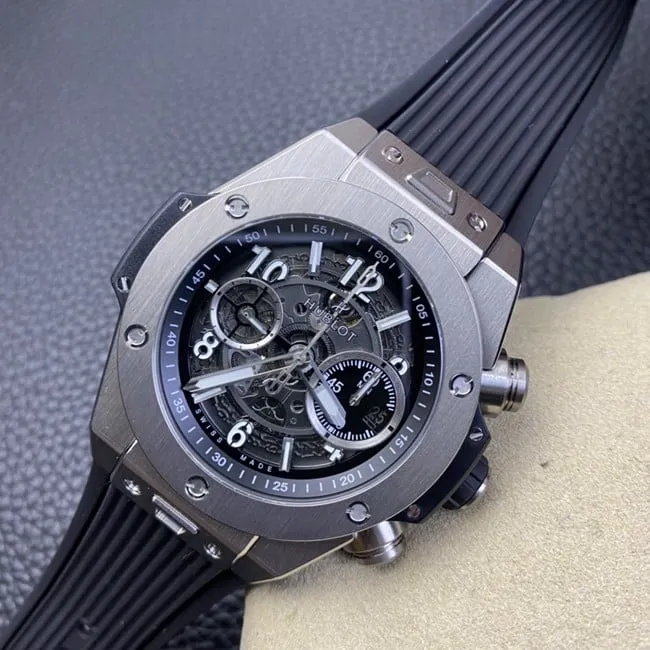 Hublottop-tier watch big bang series men's black dialrubber strap full automatic movement front view