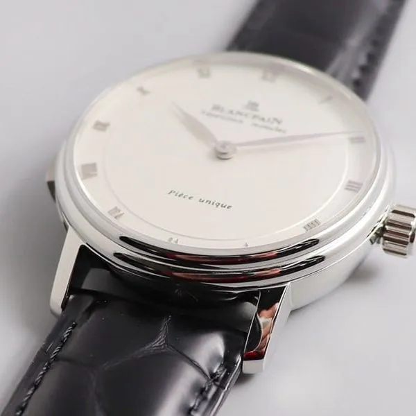 super cloneBlancpain watch erotic classic Roman scale front view