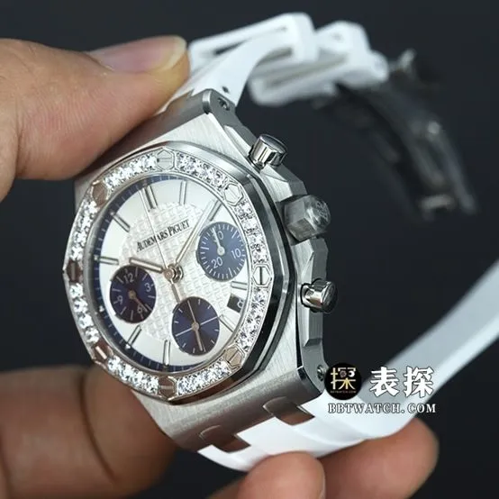 Audemars PiguetRoyal Oak offshore watch women's silver panda dial rubber model pictures and prices front live photo