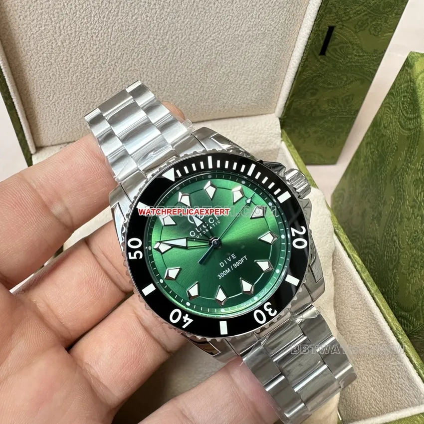 Gucci top-tier replica2024 new green dialsteel bracelet model YA136363front live photo