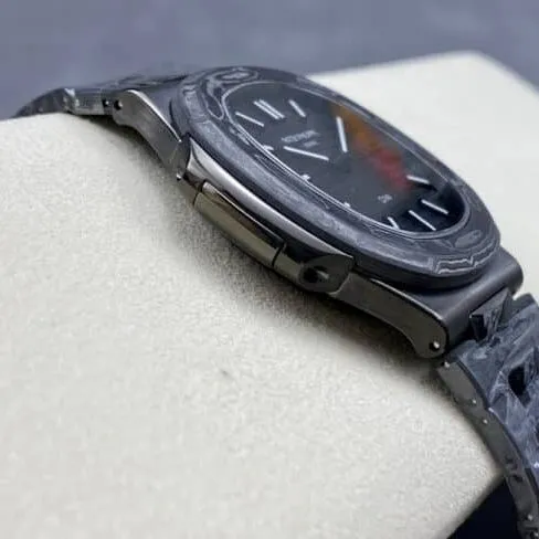 Aesthetic presentation of top-tier replicaPatek PhilippeNautilusblack dial5711 carbon fiber front view