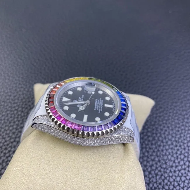 top-tier replicaRolexhigh-quality men's black dial white rubber strap fully automatic movementSubmariner series watch front view