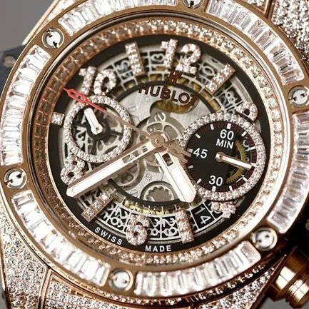 top-tier replicaHublot1:1 watch men's gold plate rubber strap full diamond model v2 version BigBang big bang series watch clasp picture