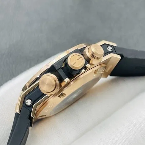 top-tier replicaHublot Big Bang Series 44MM gold case black rubber watch front view